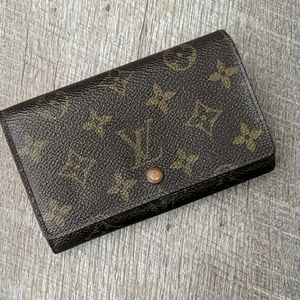 Authentic Louis Vuitton wallet monogram